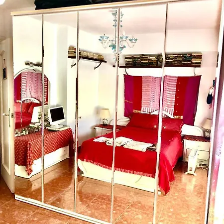Mirror Centro Homestay Alicante